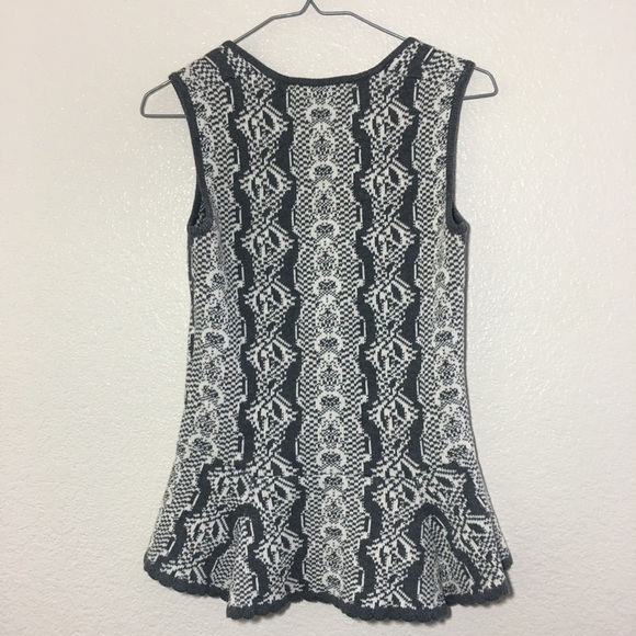 CAbi Peplum Shell Sweater Tank- XS - Picture 5 of 6